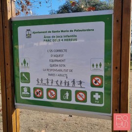 Reparació de plafons indicatius a parcs infantils